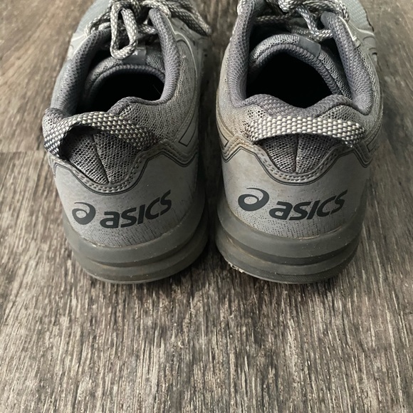 ASICS Shoes - Picture 4 of 5